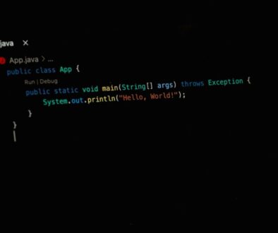 Od prostych układów do skomplikowanych programów – ewolucja języków programowania